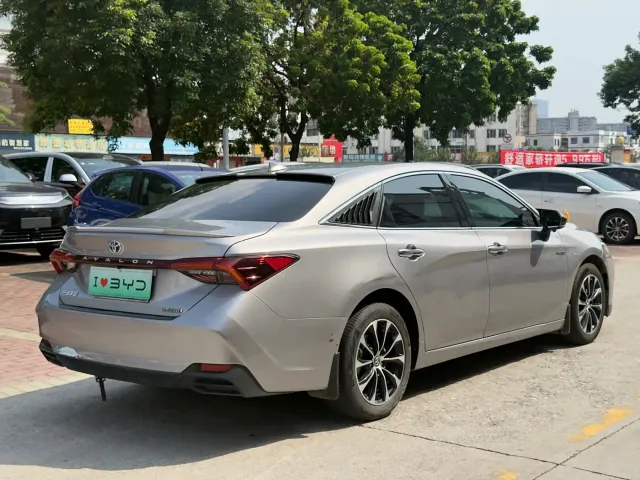 Toyota Avalon — Фото автомобиля 12