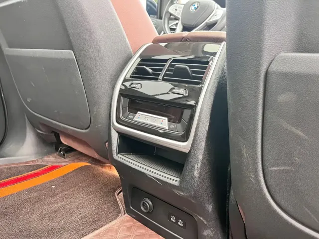 BMW X7 — Фото автомобиля 12