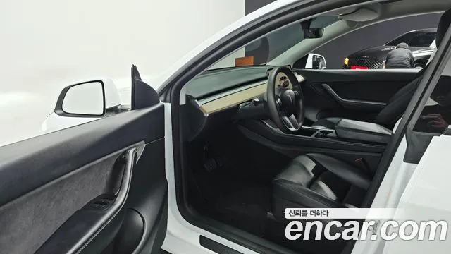 Tesla Model Y — Фото автомобиля 15