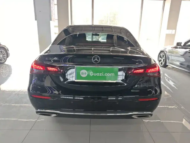 Mercedes-Benz E-Class — Фото автомобиля 5