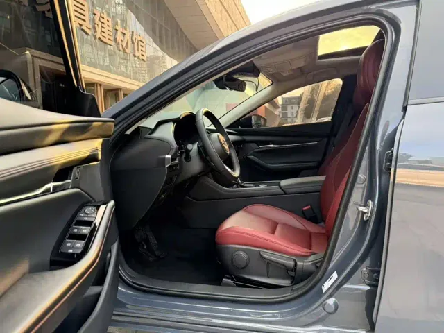 Mazda Axela — Фото автомобиля 12