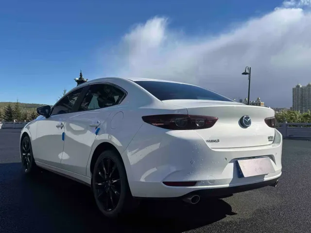 Mazda Axela — Фото автомобиля 4