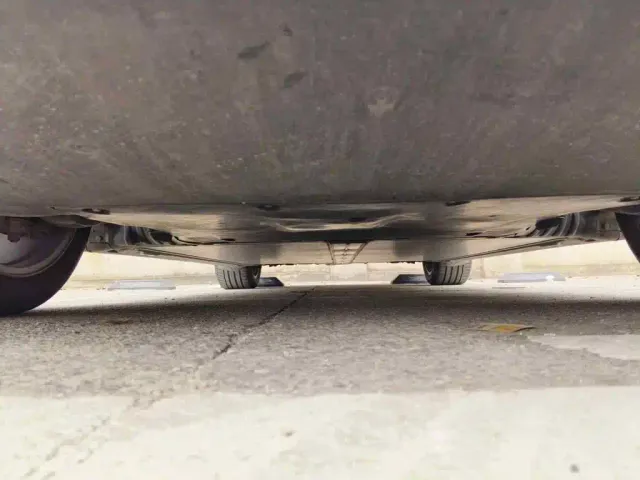 Tesla Model Y — Фото автомобиля 10