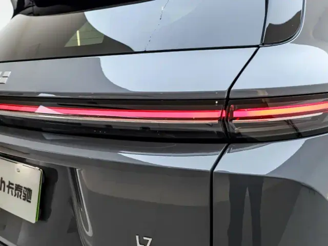 Li Auto L7 — Фото автомобиля 14