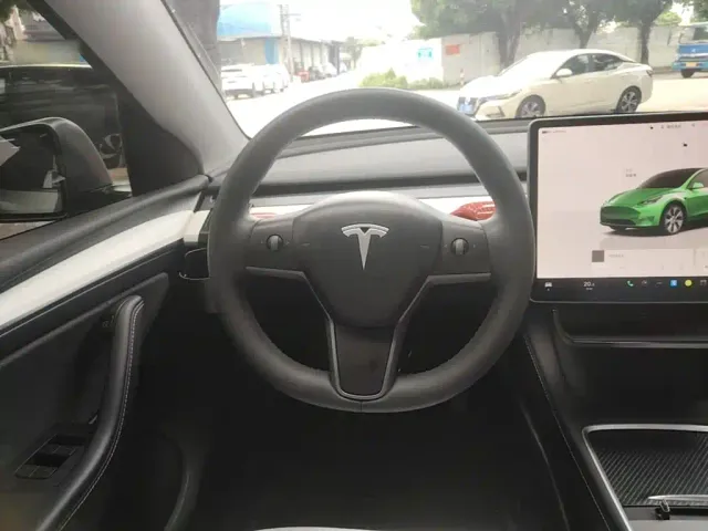 Tesla Model Y — Фото автомобиля 10