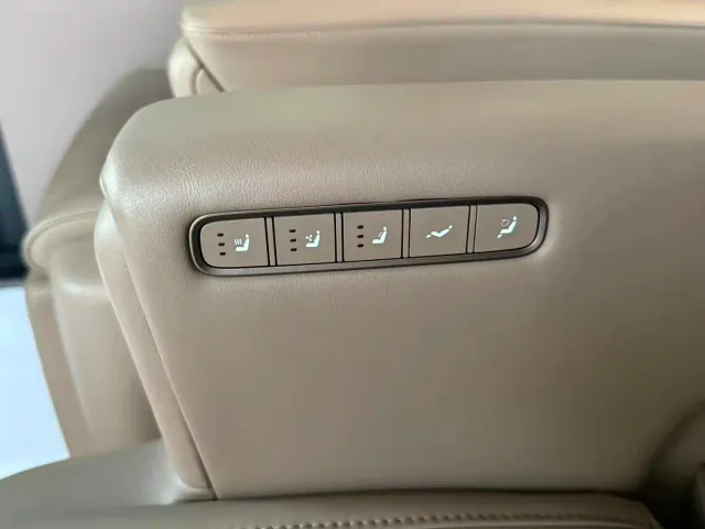 Li Auto MEGA — Фото автомобиля 14