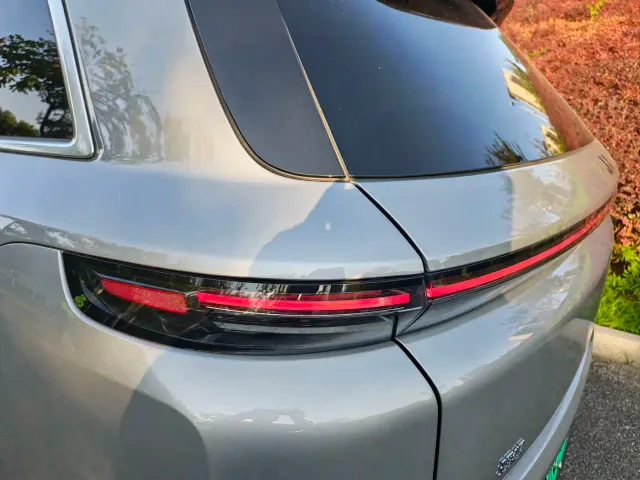 Li Auto L8 — Фото автомобиля 14