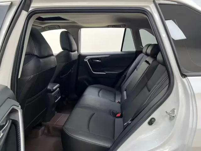 Toyota RAV4 — Фото автомобиля 8