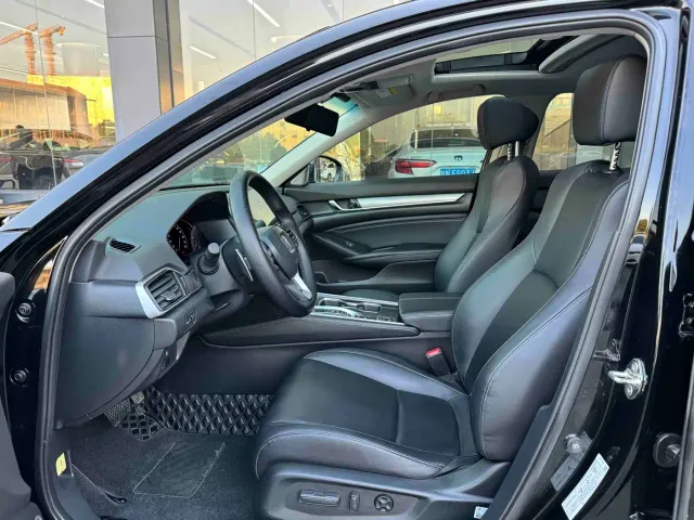 Honda Accord — Фото автомобиля 4