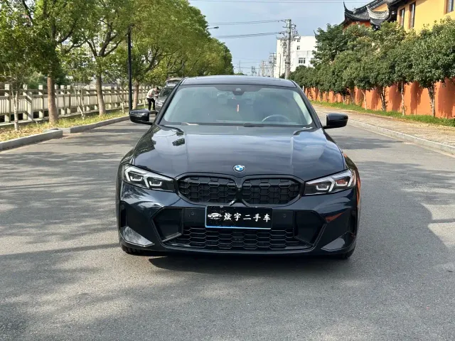 Фотография автомобиля — BMW 3 Series