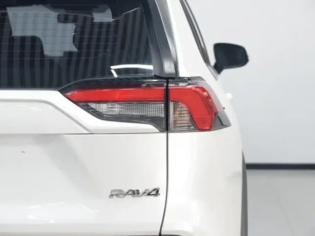 Toyota RAV4 — Фото автомобиля 20