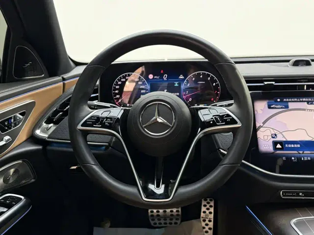 Mercedes-Benz E-Class — Фото автомобиля 14