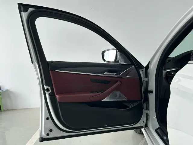 BMW 5 Series — Фото автомобиля 23