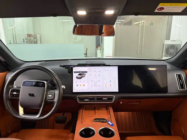 Li Auto L8 — Фото автомобиля 16
