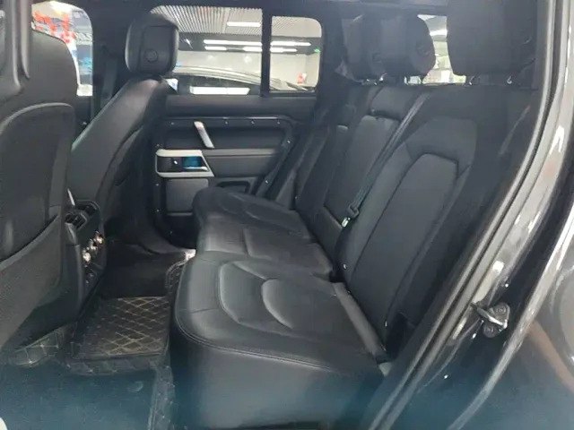 Land Rover Defender — Фото автомобиля 16