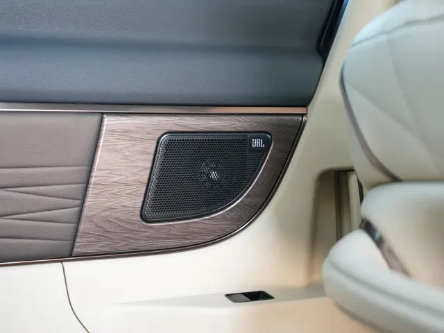 Toyota Alphard — Фото автомобиля 17