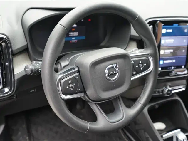 Volvo XC40 — Фото автомобиля 7