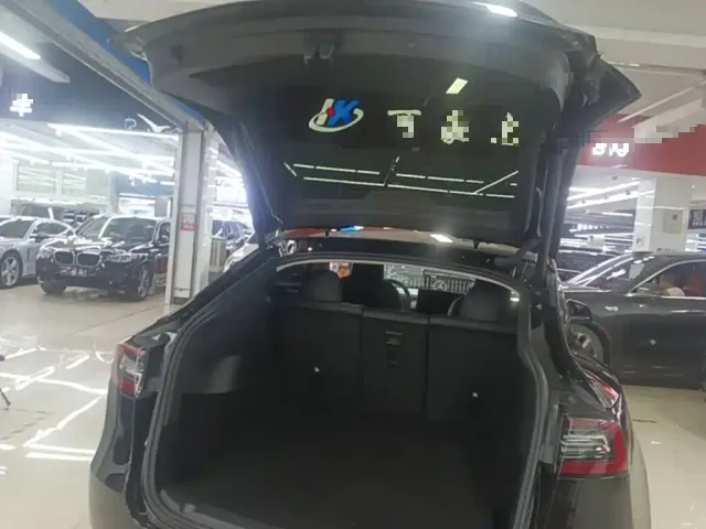 Tesla Model Y — Фото автомобиля 18