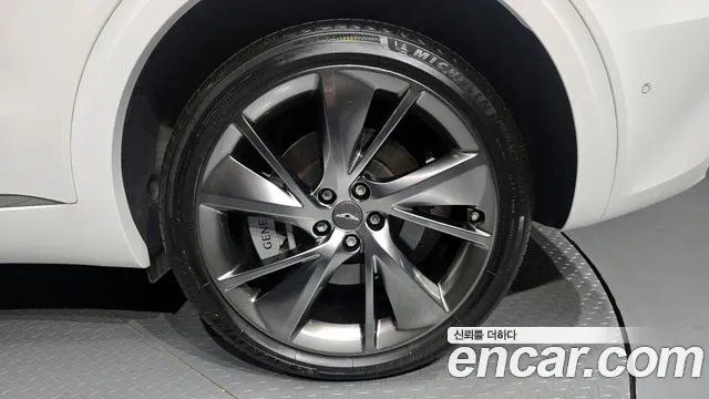 Genesis GV70 2.5T Бензин AWD — Фото автомобиля 5
