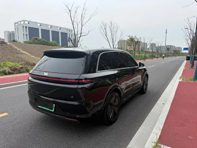 Li Auto L8 — Фото автомобиля 7