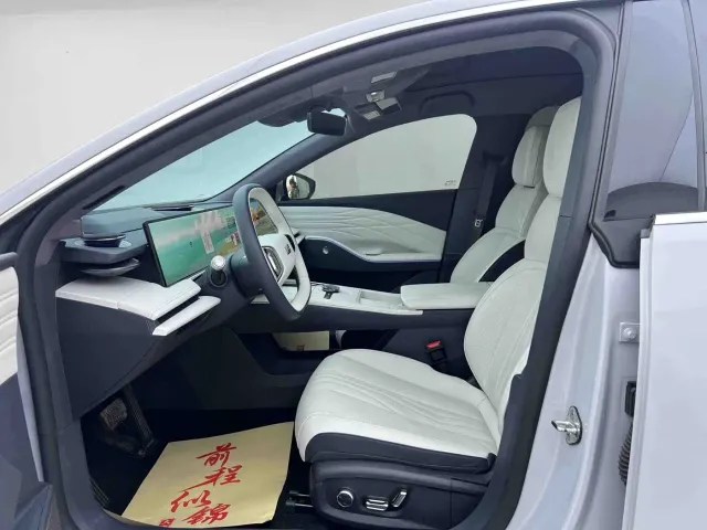 Geely Galaxy E8 — Фото автомобиля 5