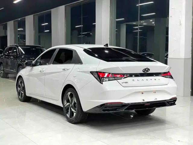 Hyundai Elantra — Фото автомобиля 17