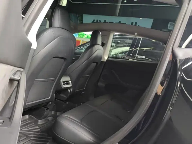 Tesla Model Y — Фото автомобиля 16