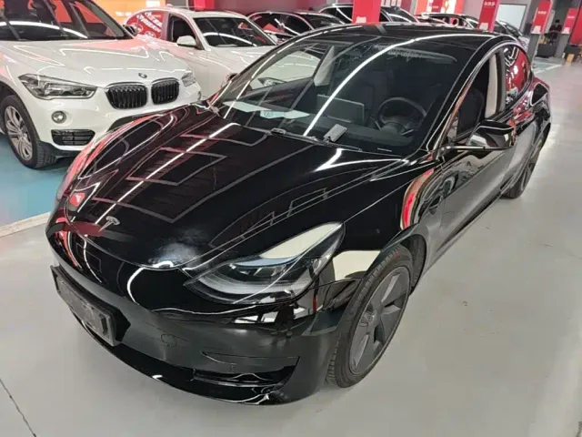 Фотография автомобиля — Tesla Model 3