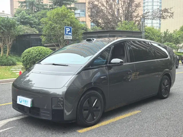 Фотография автомобиля — Li Auto MEGA