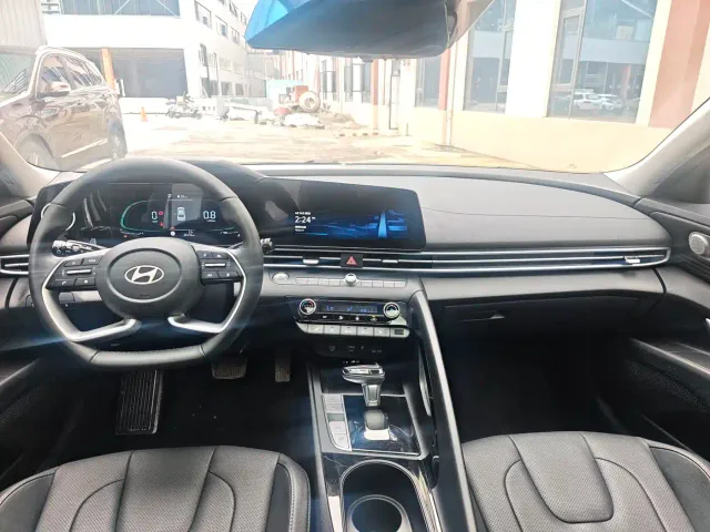 Hyundai Elantra — Фото автомобиля 8