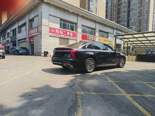 Hongqi H5 — Фото автомобиля 9