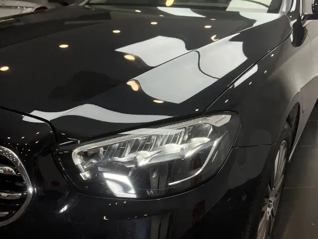 Mercedes-Benz E-Class — Фото автомобиля 12
