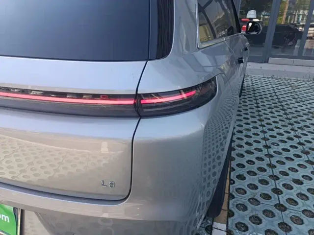 Li Auto L8 — Фото автомобиля 23