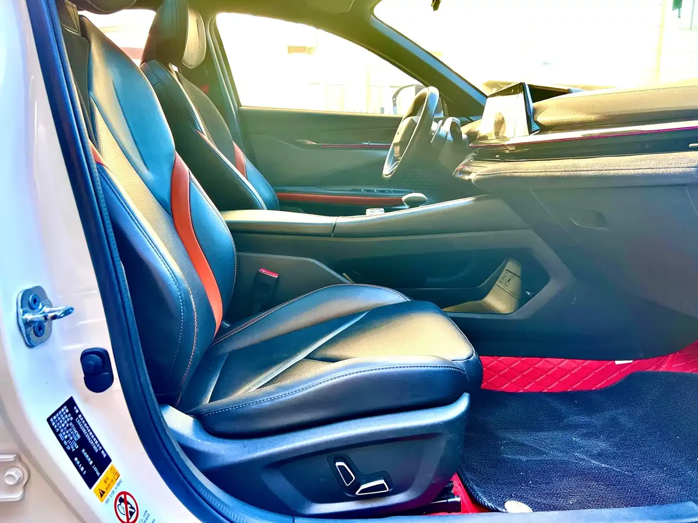 Changan Changan UNI-V 2022 1.5T Sport Edition — Фото автомобиля 14