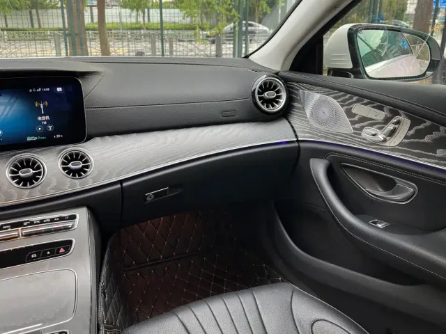 Mercedes-Benz CLS-Class — Фото автомобиля 21