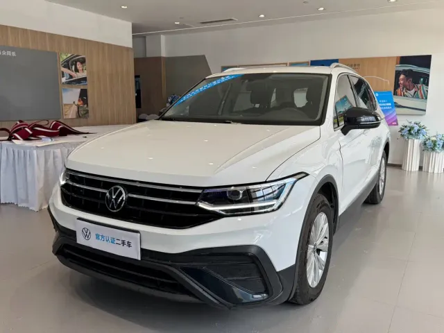 Фотография автомобиля — Volkswagen Tiguan L