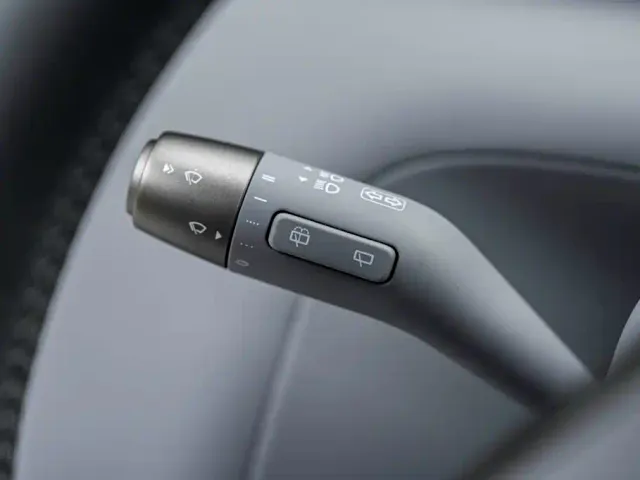 Li Auto L8 — Фото автомобиля 10