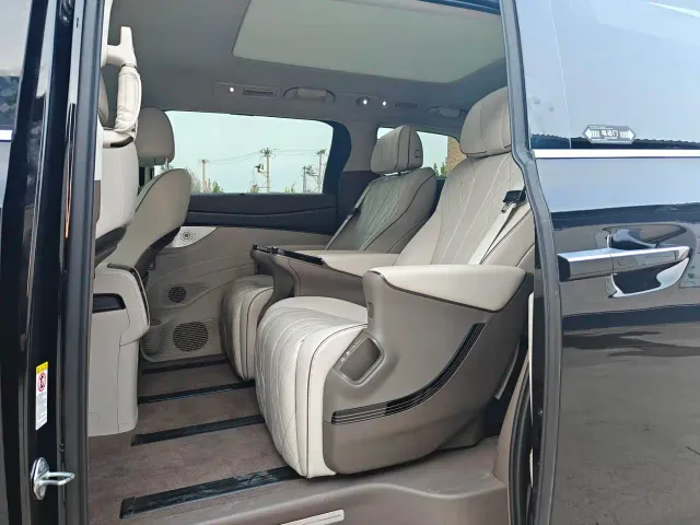 Denza Denza D9 2022 DM-i 1040 Premium — Фото автомобиля 9