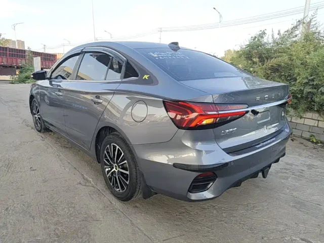 Roewe i5 — Фото автомобиля 4