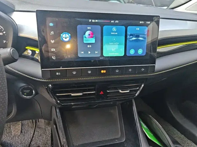 Roewe i5 — Фото автомобиля 12