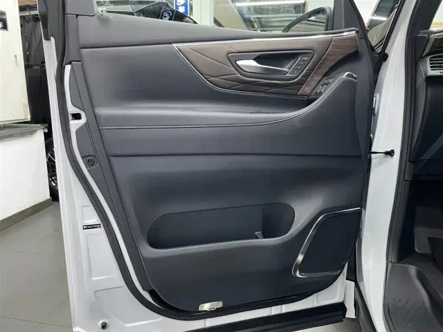 Toyota Vellfire — Фото автомобиля 14