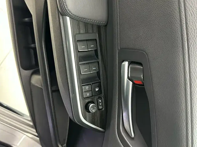 Toyota Sienna — Фото автомобиля 3
