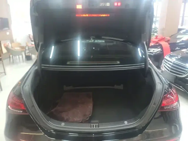 Mercedes-Benz E-Class — Фото автомобиля 18
