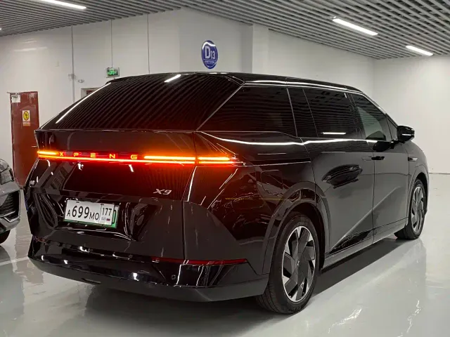 Xpeng X9 — Фото автомобиля 17