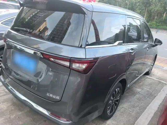 Wuling Jiachen — Фото автомобиля 6