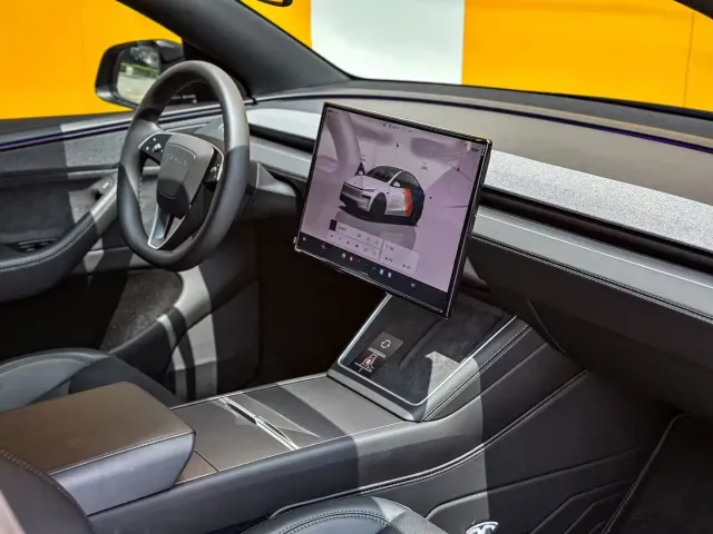 Tesla Model Y — Фото автомобиля 9