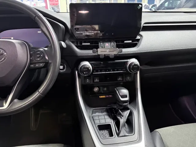 Toyota RAV4 — Фото автомобиля 15