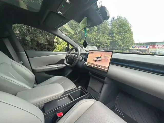 Lynk & Co Z20 — Фото автомобиля 15