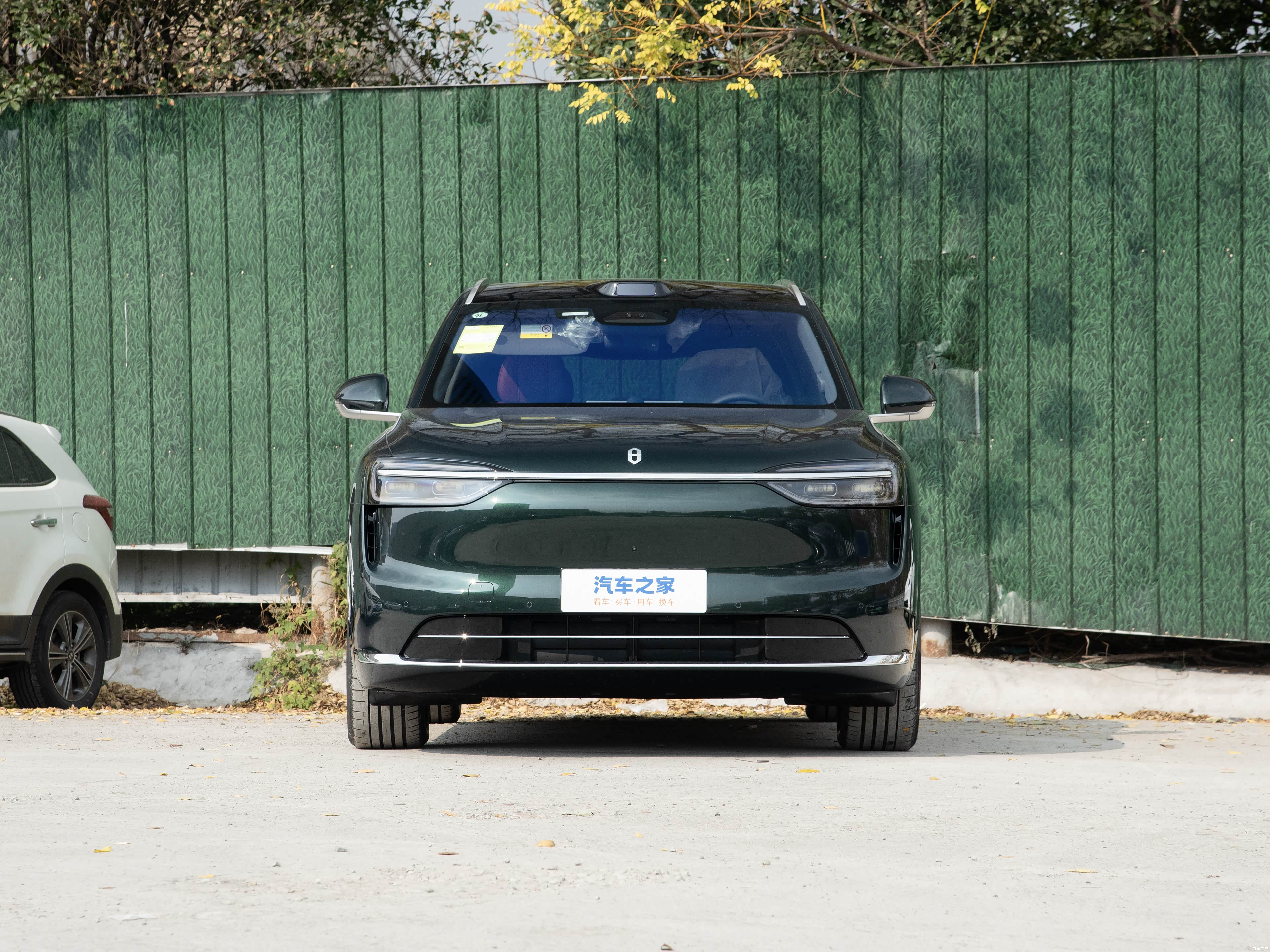 AITO M7 EREV MAX 5 seats 4wd — Фото автомобиля 2