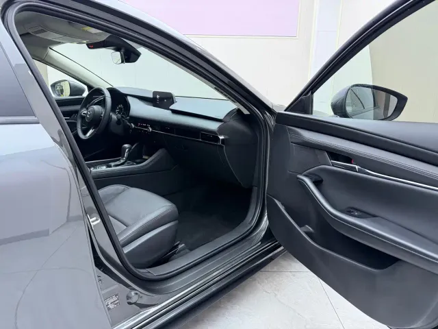 Mazda Axela — Фото автомобиля 21